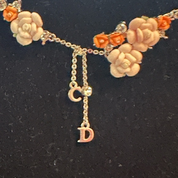 🔥EUC Christian Dior floral bracelet approximately 8” no￼stones missing +box🔥 - Picture 8 of 11